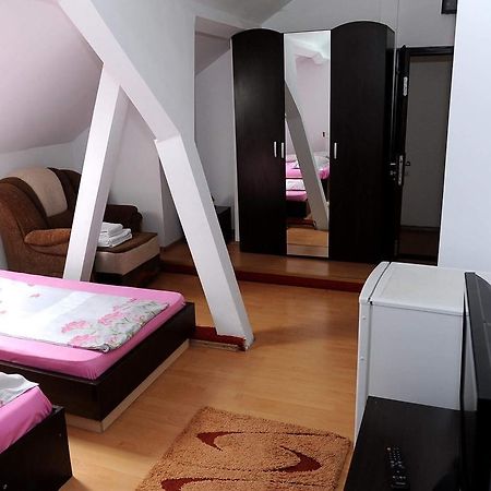 Pensiunea Rubin Rânca Exteriér fotografie